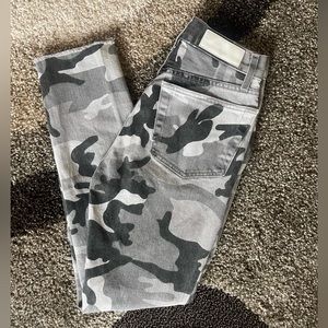 RE/DONE Originals Gray, black, and white Camo Denim Jeans